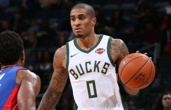 记者：兰克尔踢成都前夜溜去深圳见女友，次日回来裤裆有血